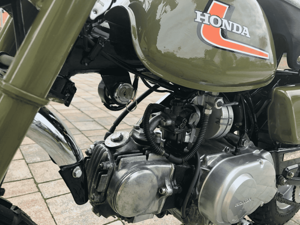 Honda Monkey 1976 in perfect conditon - engine detail